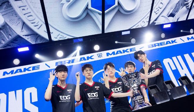 三连胜的背 三连胜的背